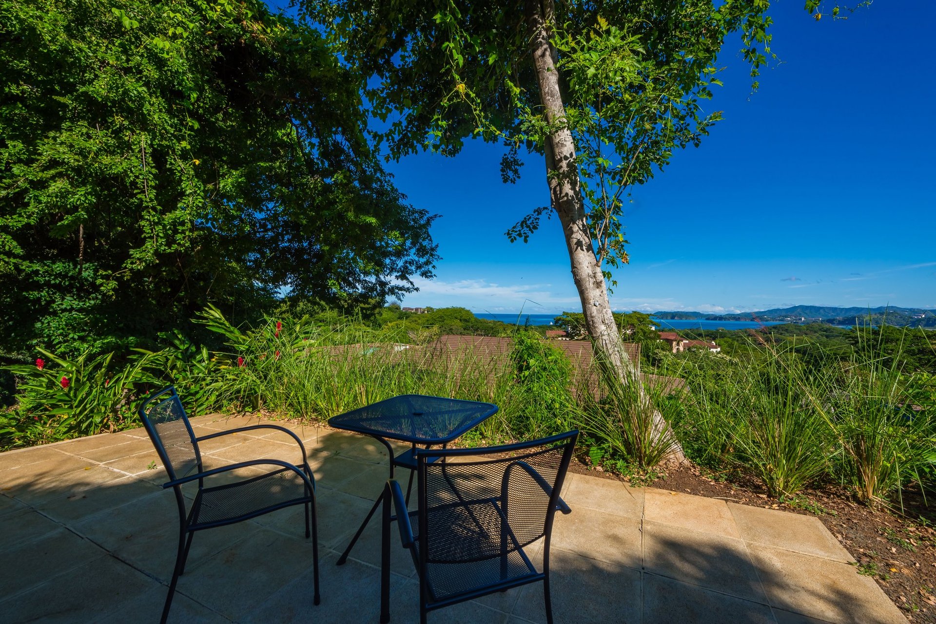 Casa Aura: Modern Luxury with Ocean Views in Reserva Conchal