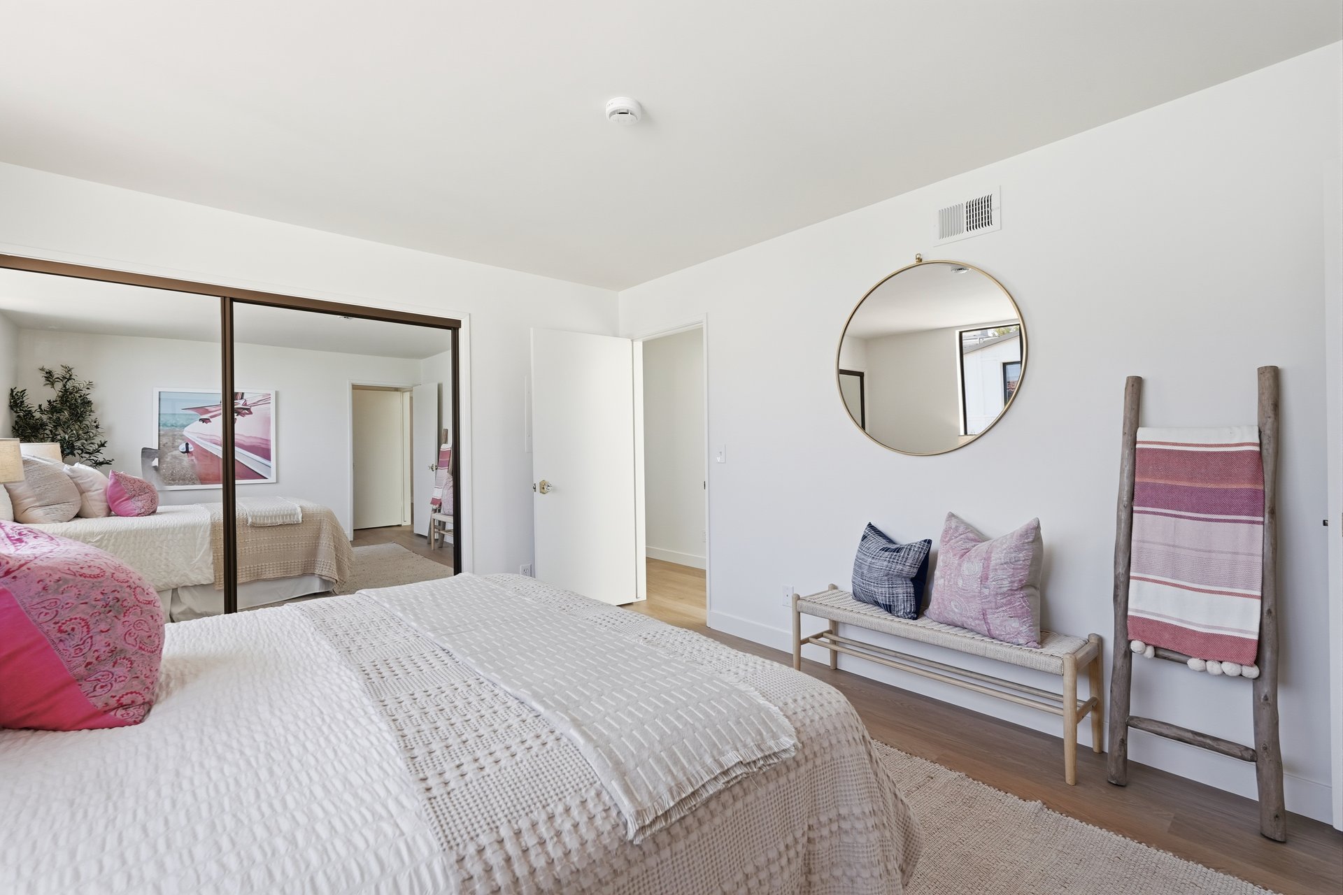 2516 The Strand