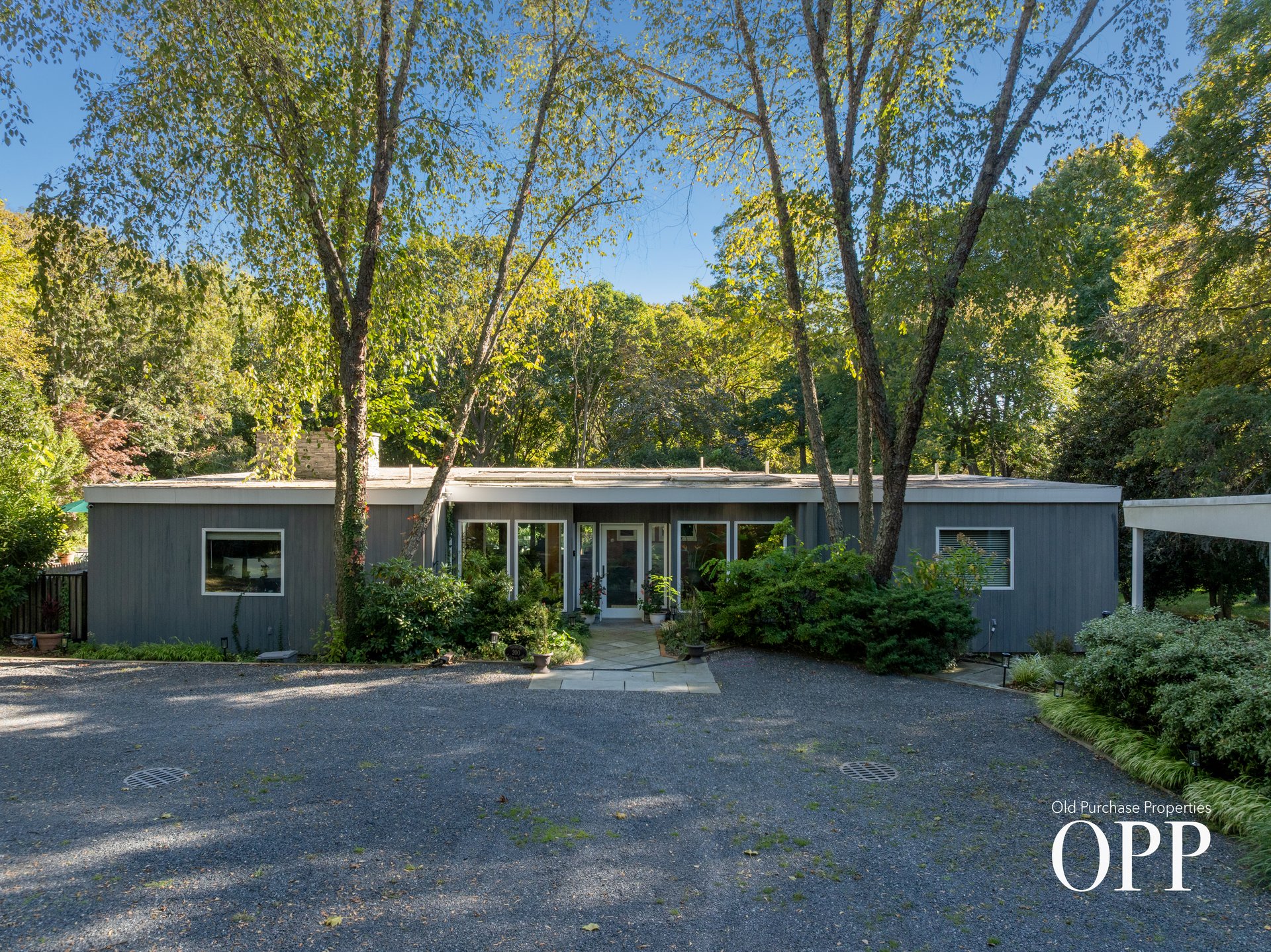 Hollywood: A Waterfront Modernist Retreat on 3.5 Acres