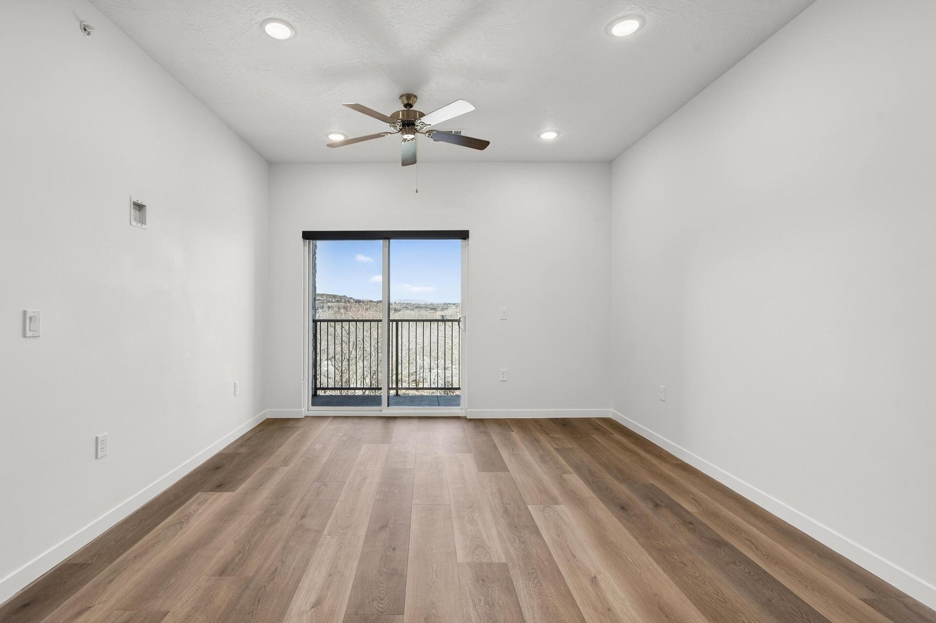 983 W State St C-203