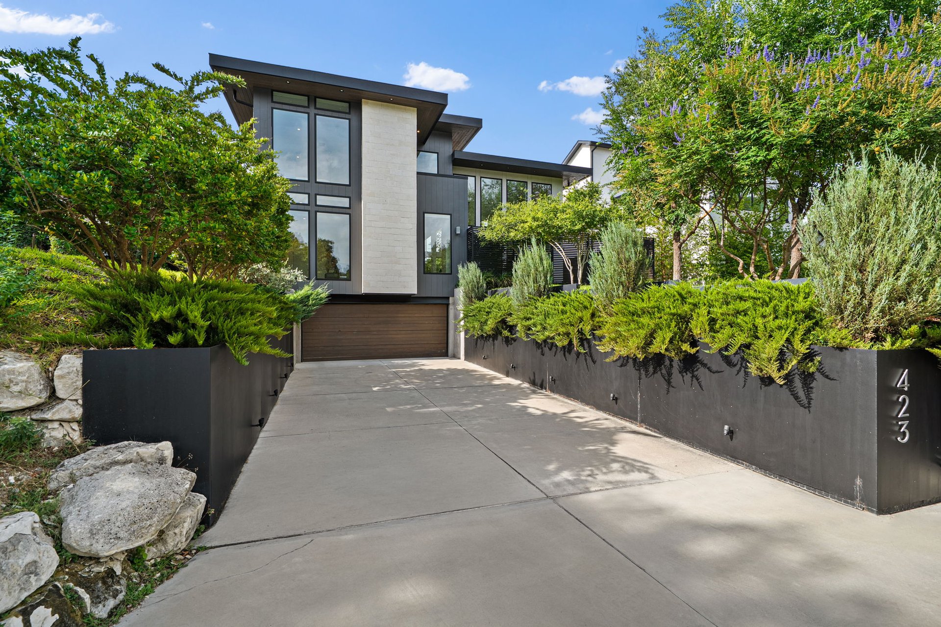 423 W Colorado Boulevard