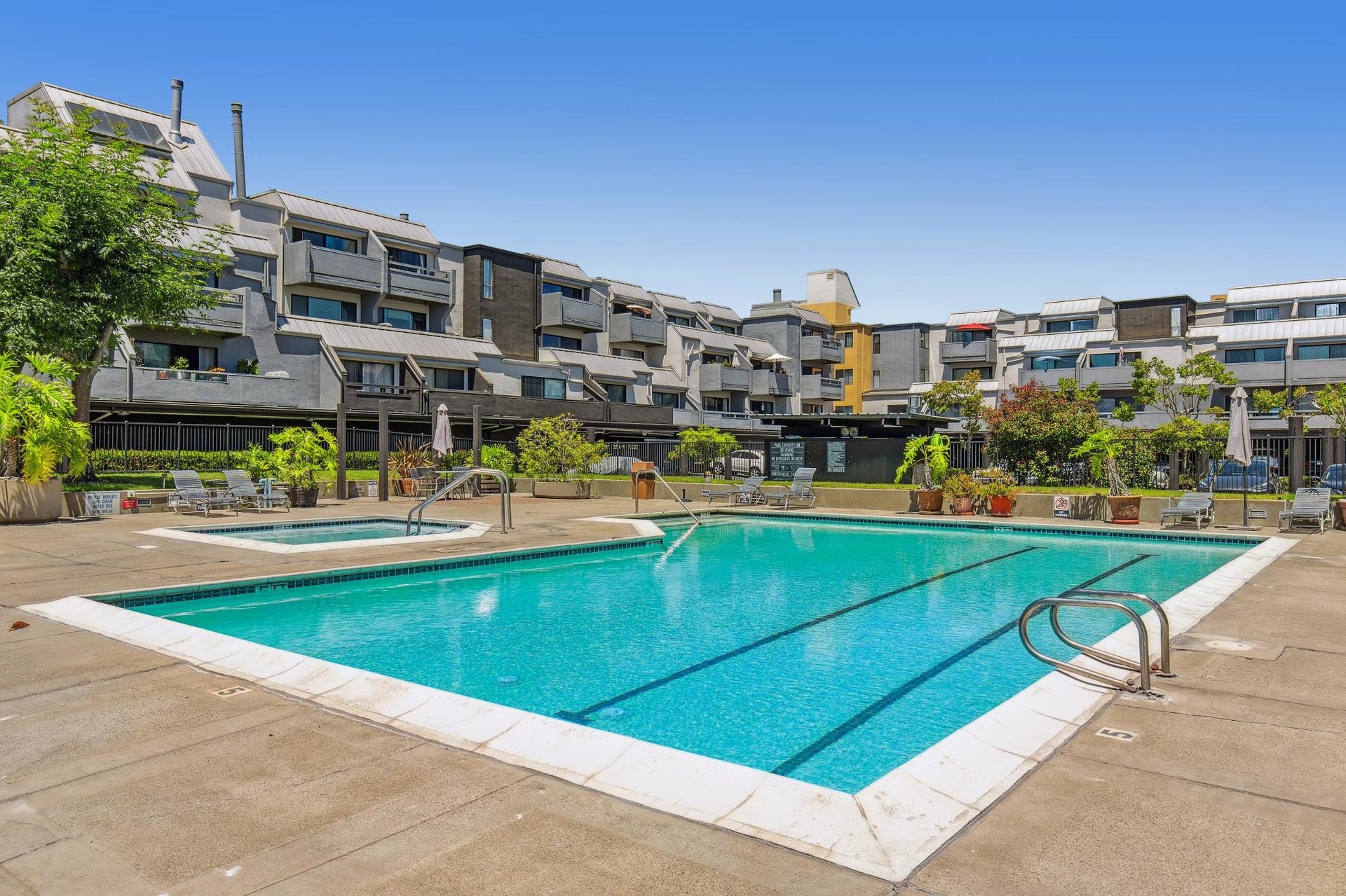 7 Embarcadero West #207