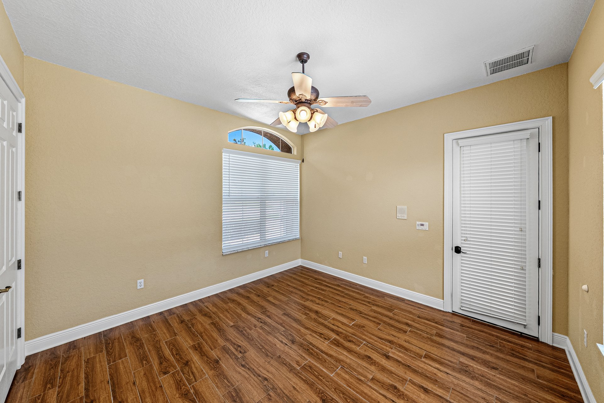 12231 WOODLANDS CIR