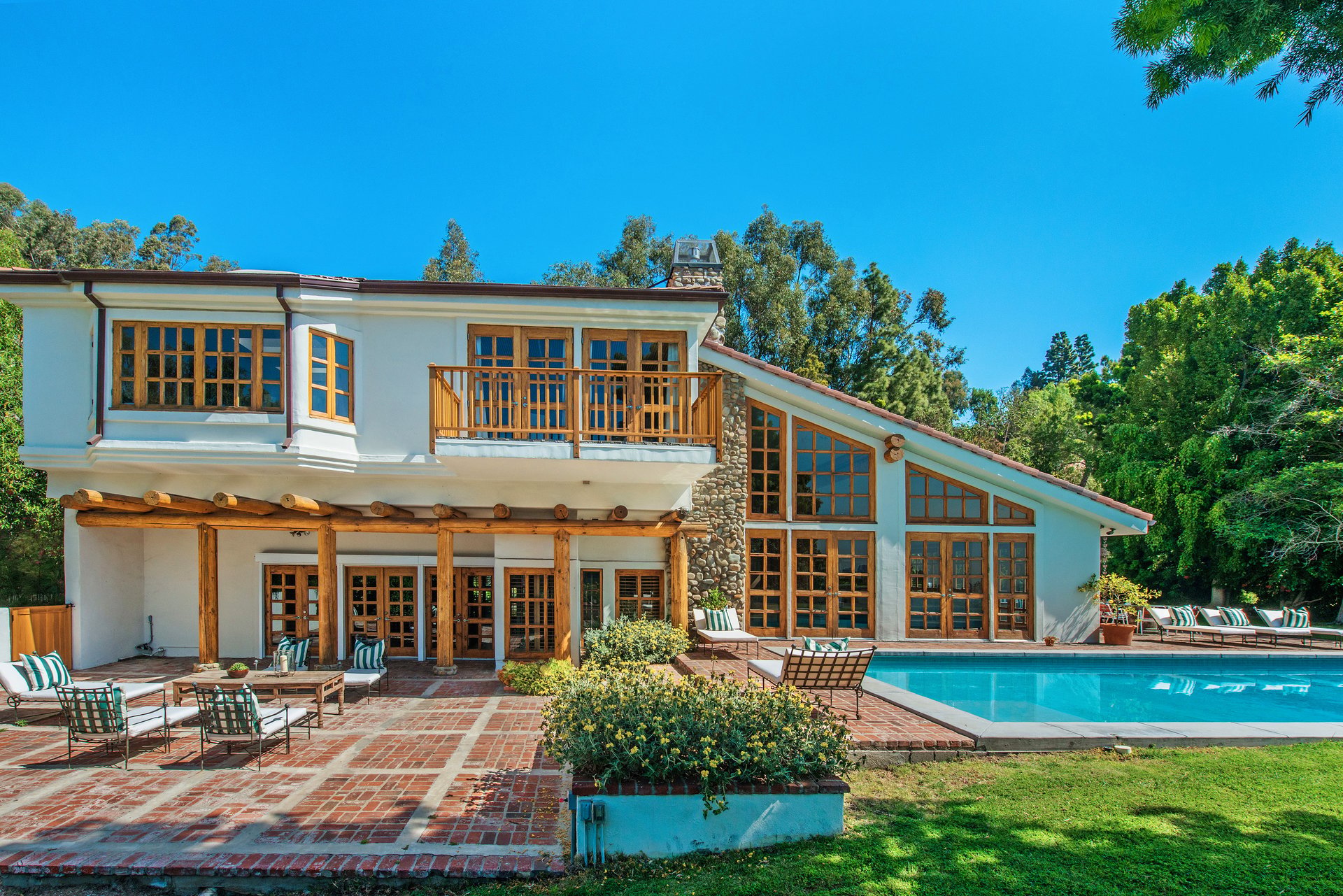 1320 BEVERLY GROVE PL