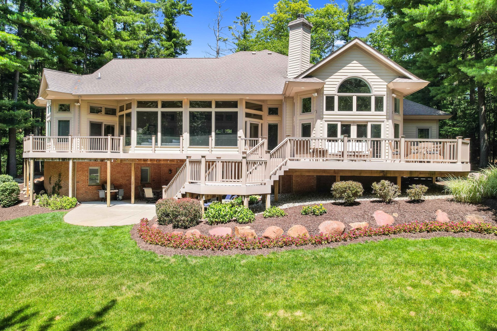 12172 Woodline