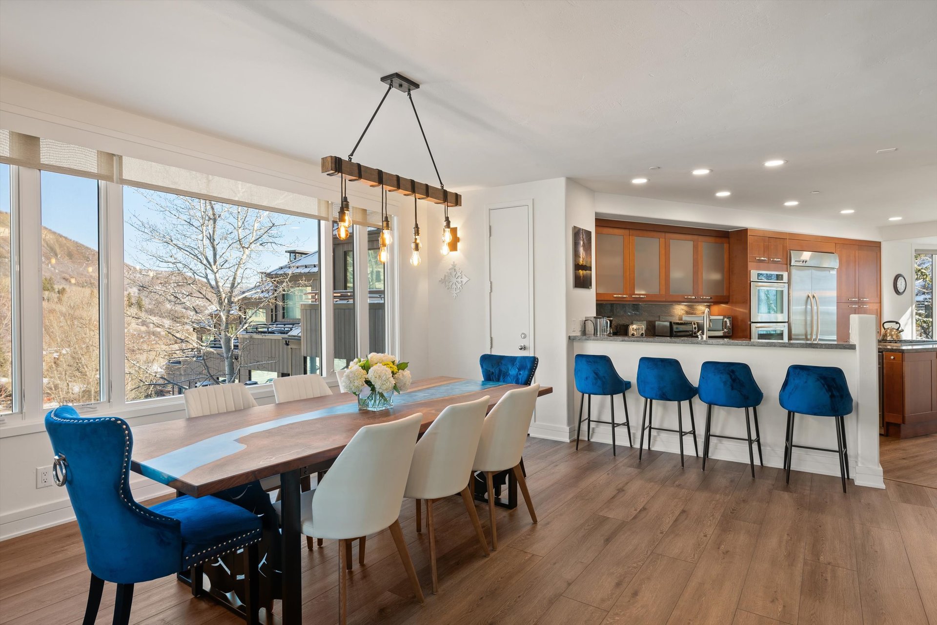 Ski-In/Ski-Out Luxury: Deerbrook Townhome