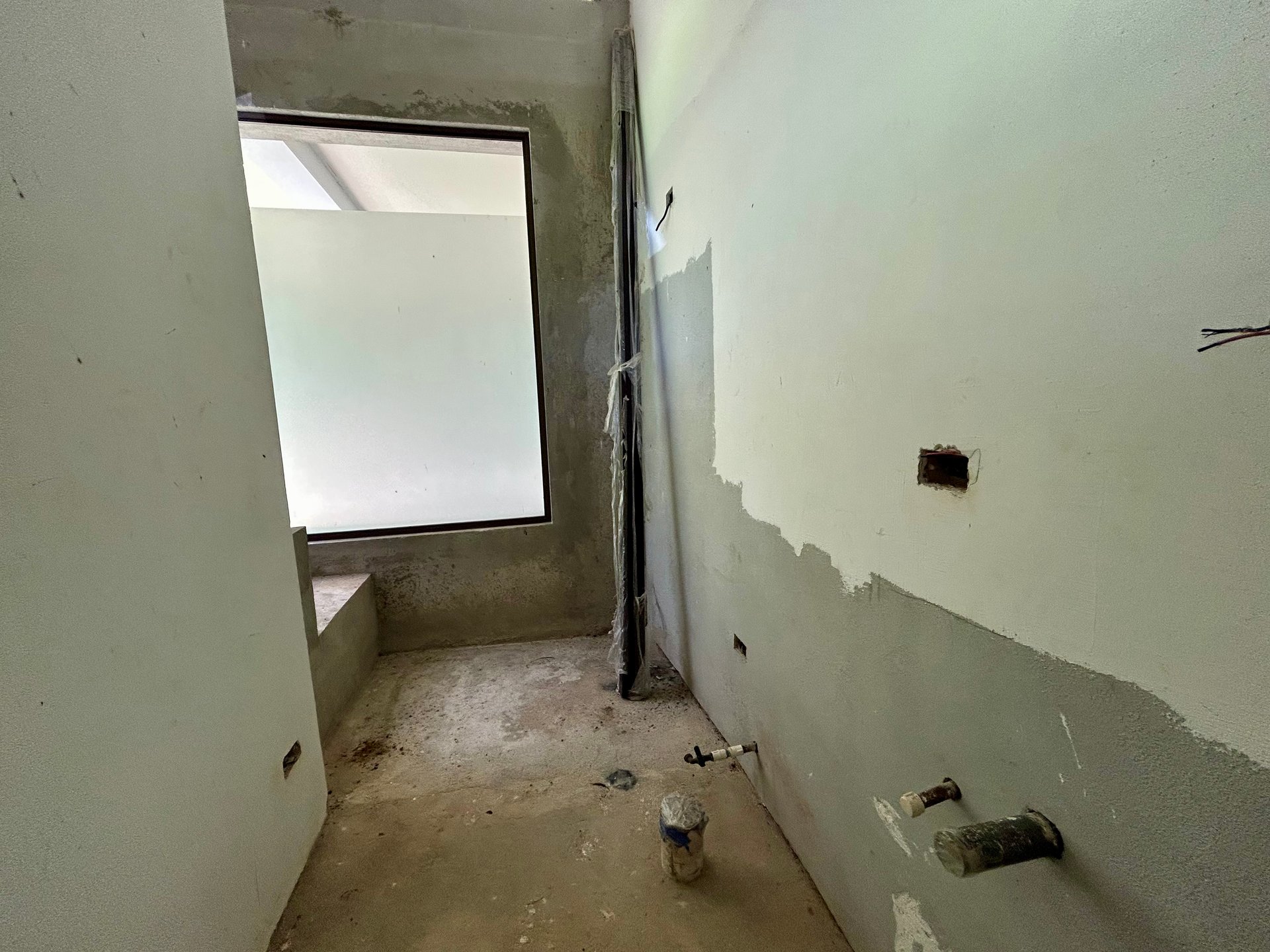 Fixer-Upper Home with an studio Office in Palmar Norte on a 7.58 Acres Property