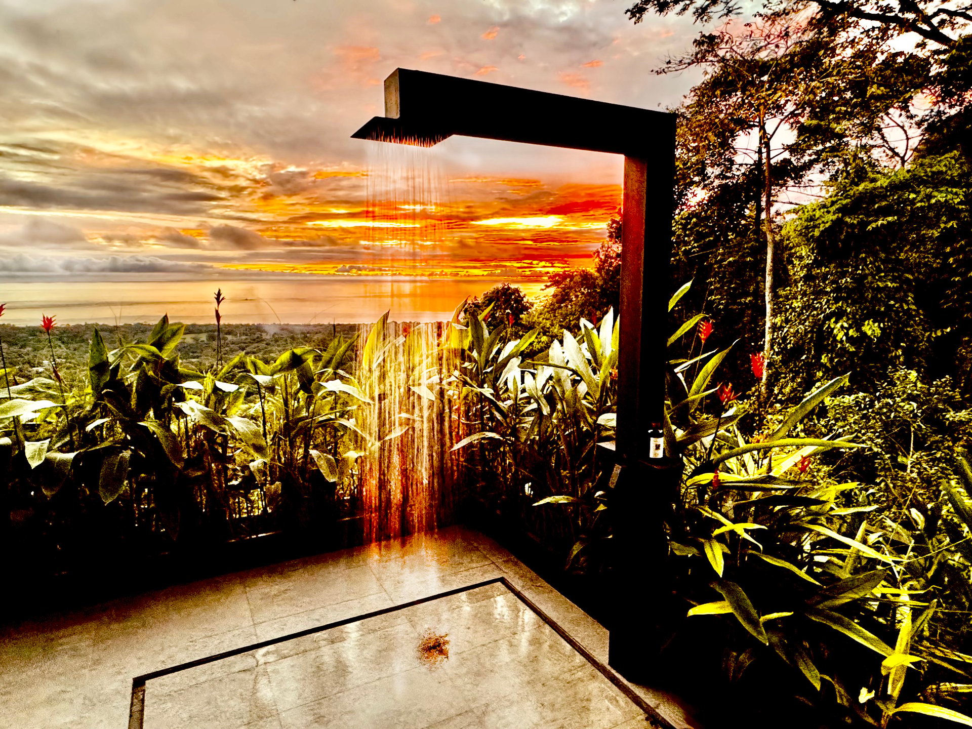 Uvita Black House