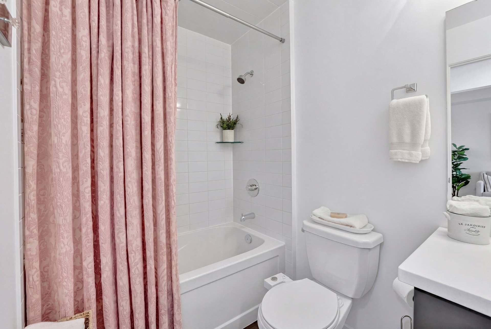 #246 - 555 William Graham Drive