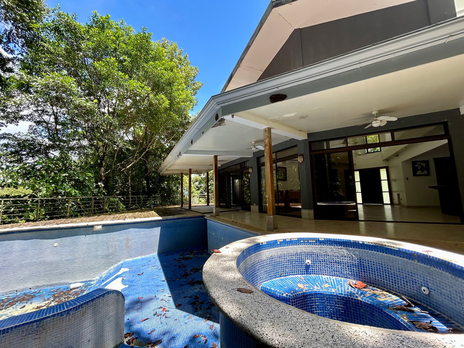 Fixer-Upper Home with an studio Office in Palmar Norte on a 7.58 Acres Property
