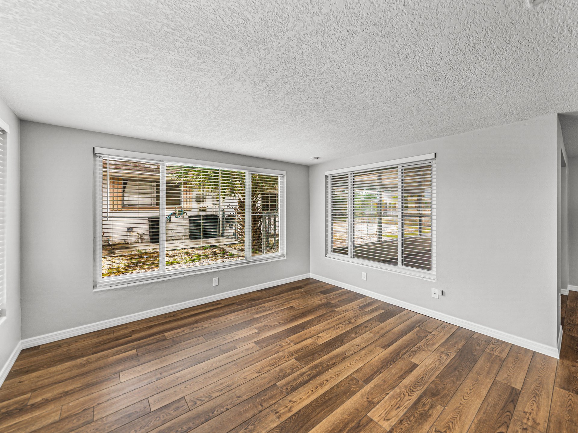 7824 LOTUS DR