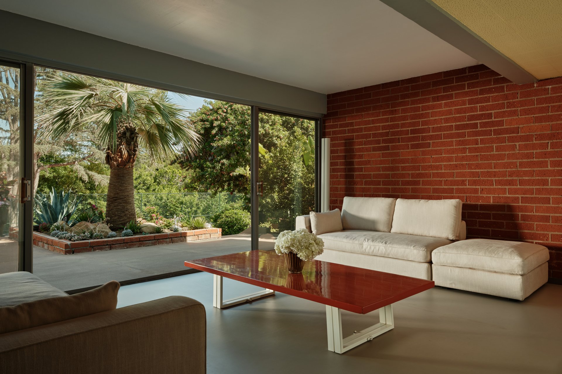 1035 Summit Dr, Beverly Hills 