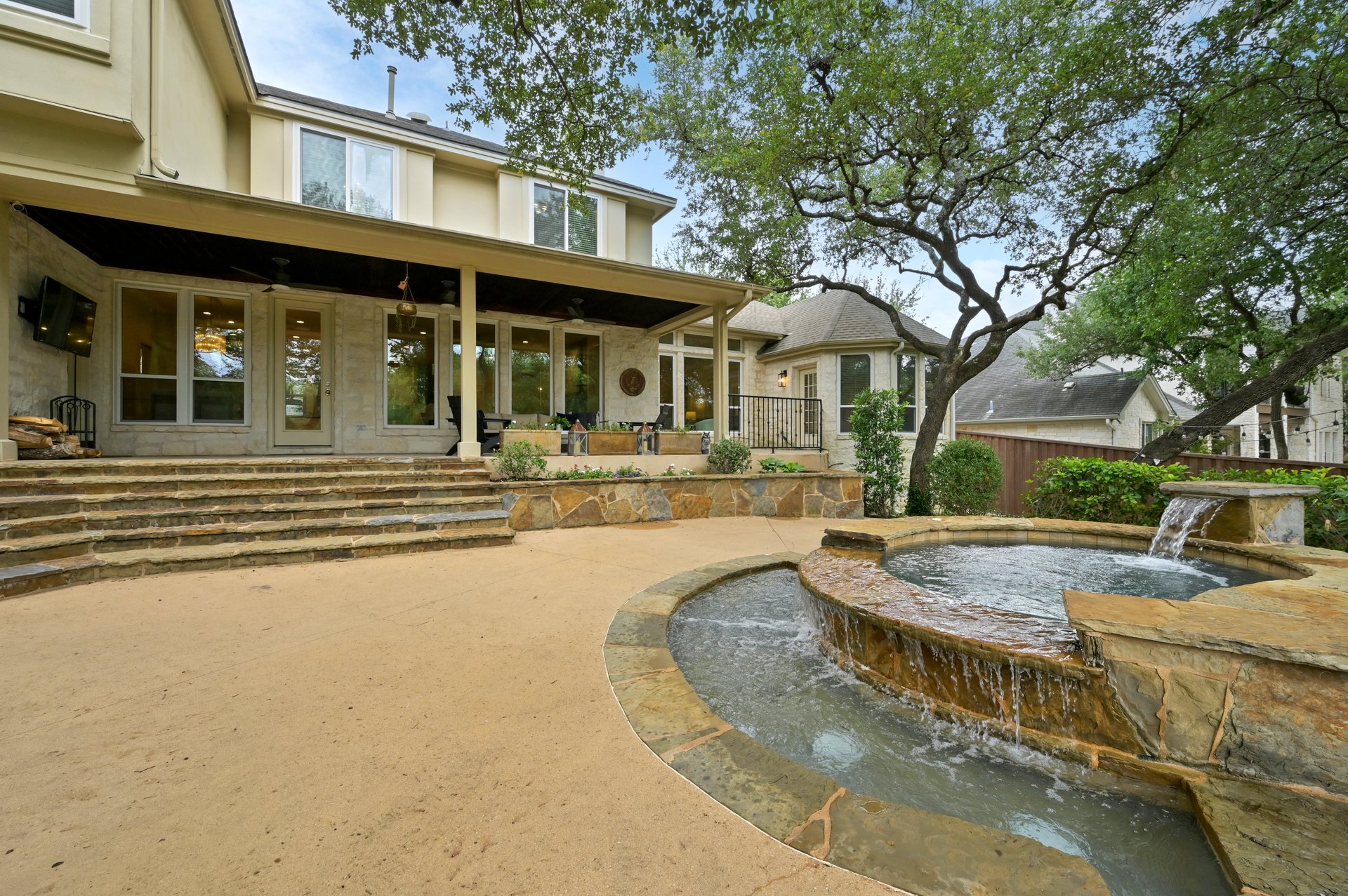 2704 Regents Park