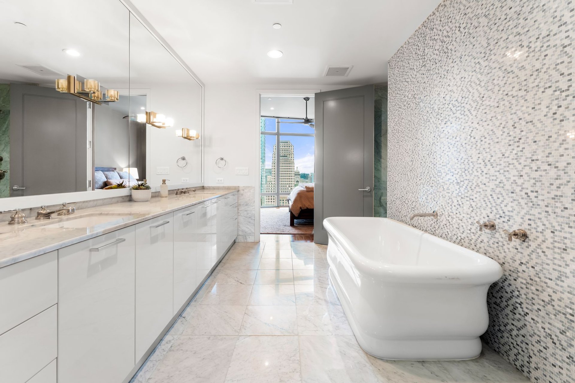 200 Congress Avenue #21E