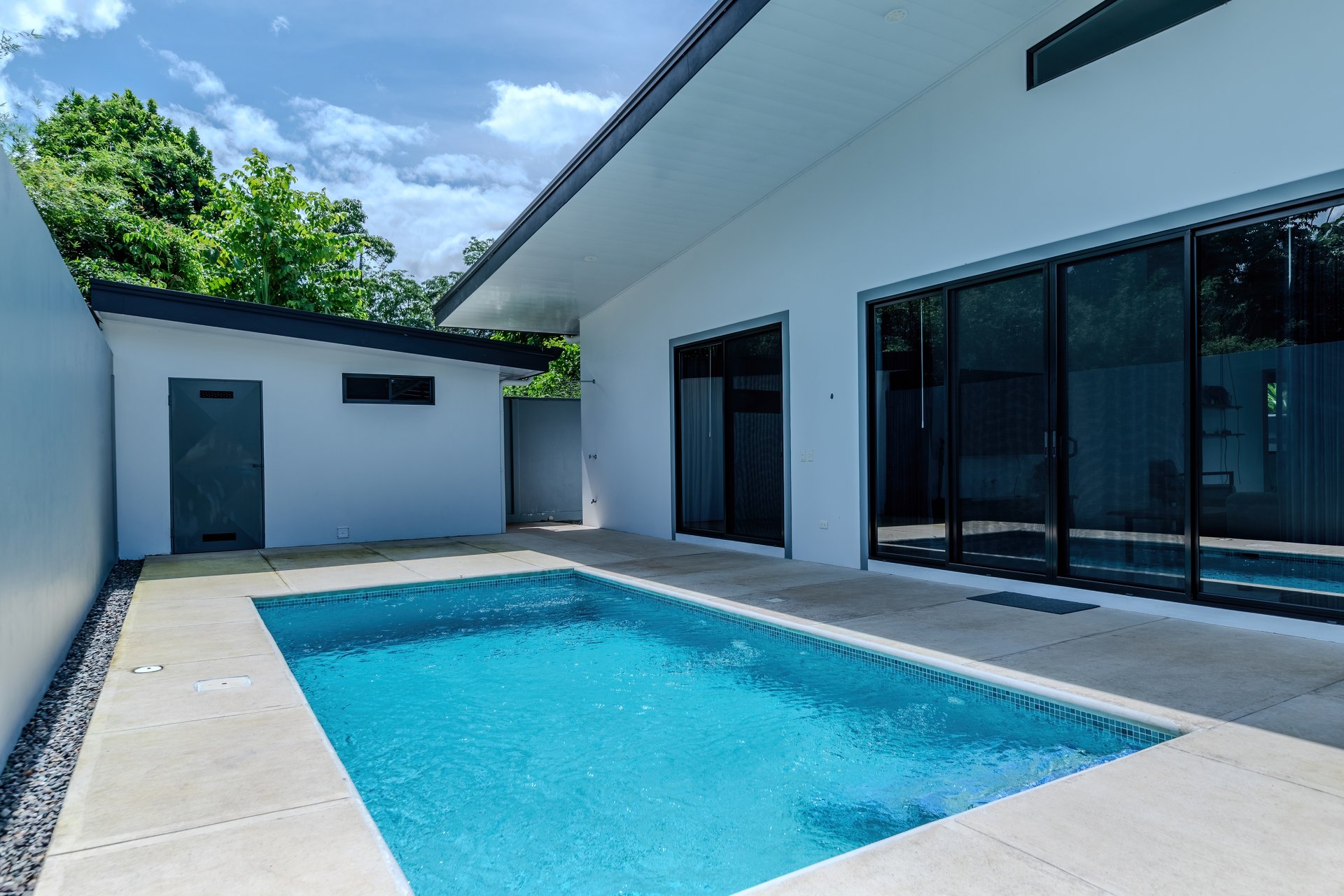Modern 3-Bed, 3-Bath Home with Pool in Uvita – Walk to Town | Jardines del Sol