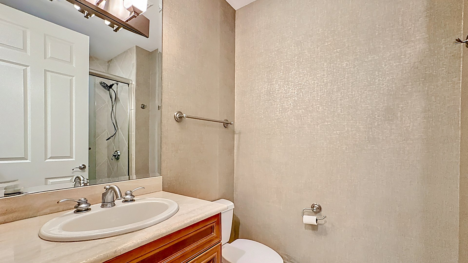 Spacious Winter Park Lakefront Condo in Perle du Lac
