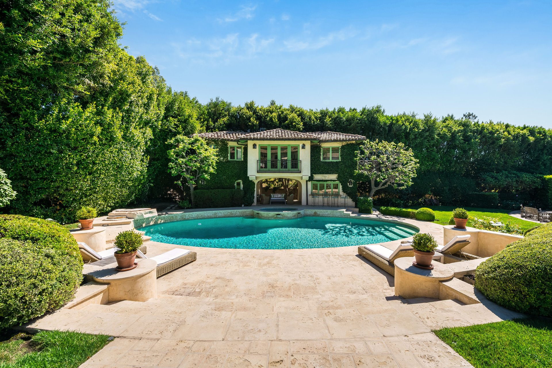 1550 Amalfi DR