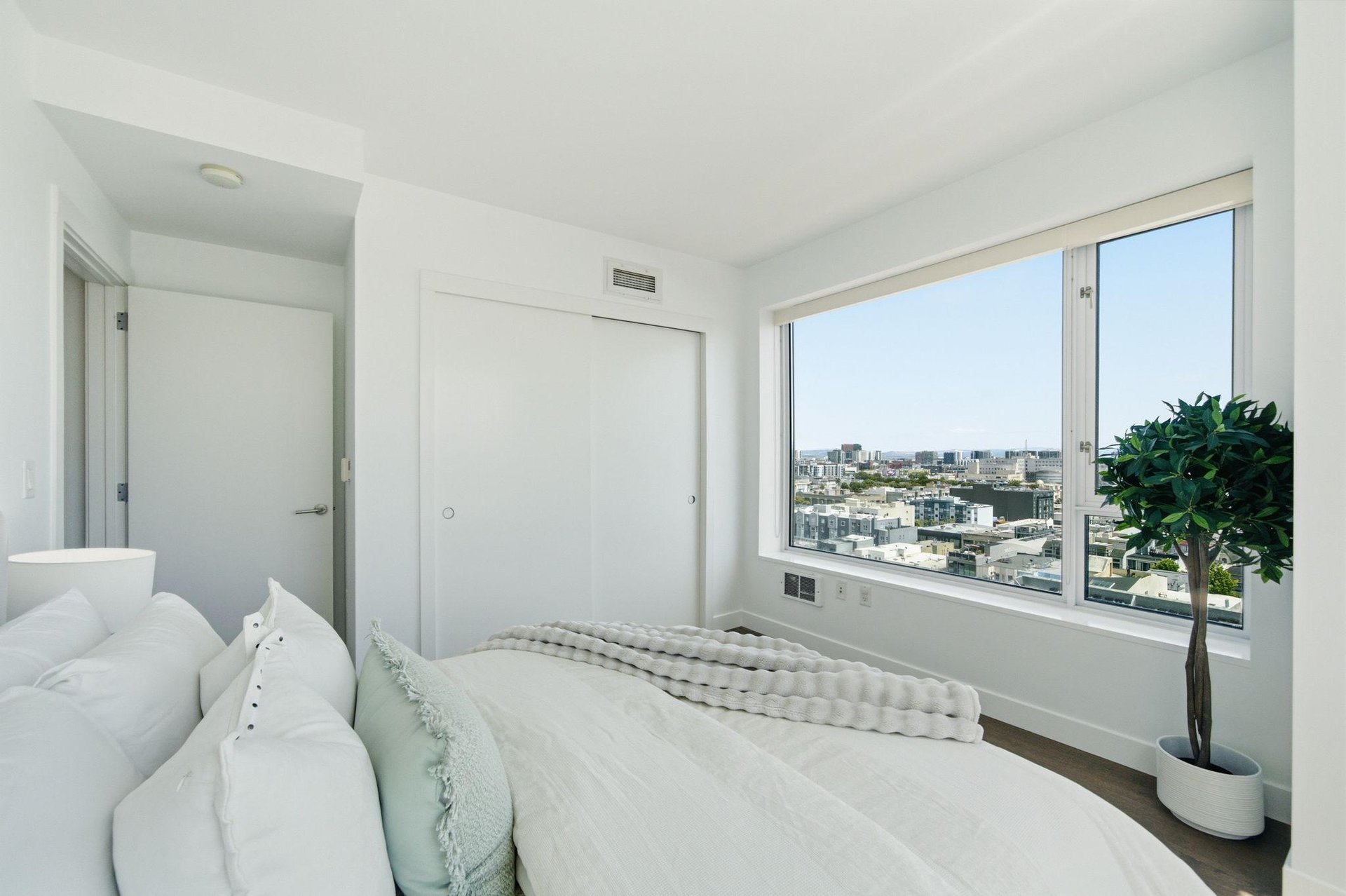 1160 Mission Street # 907
