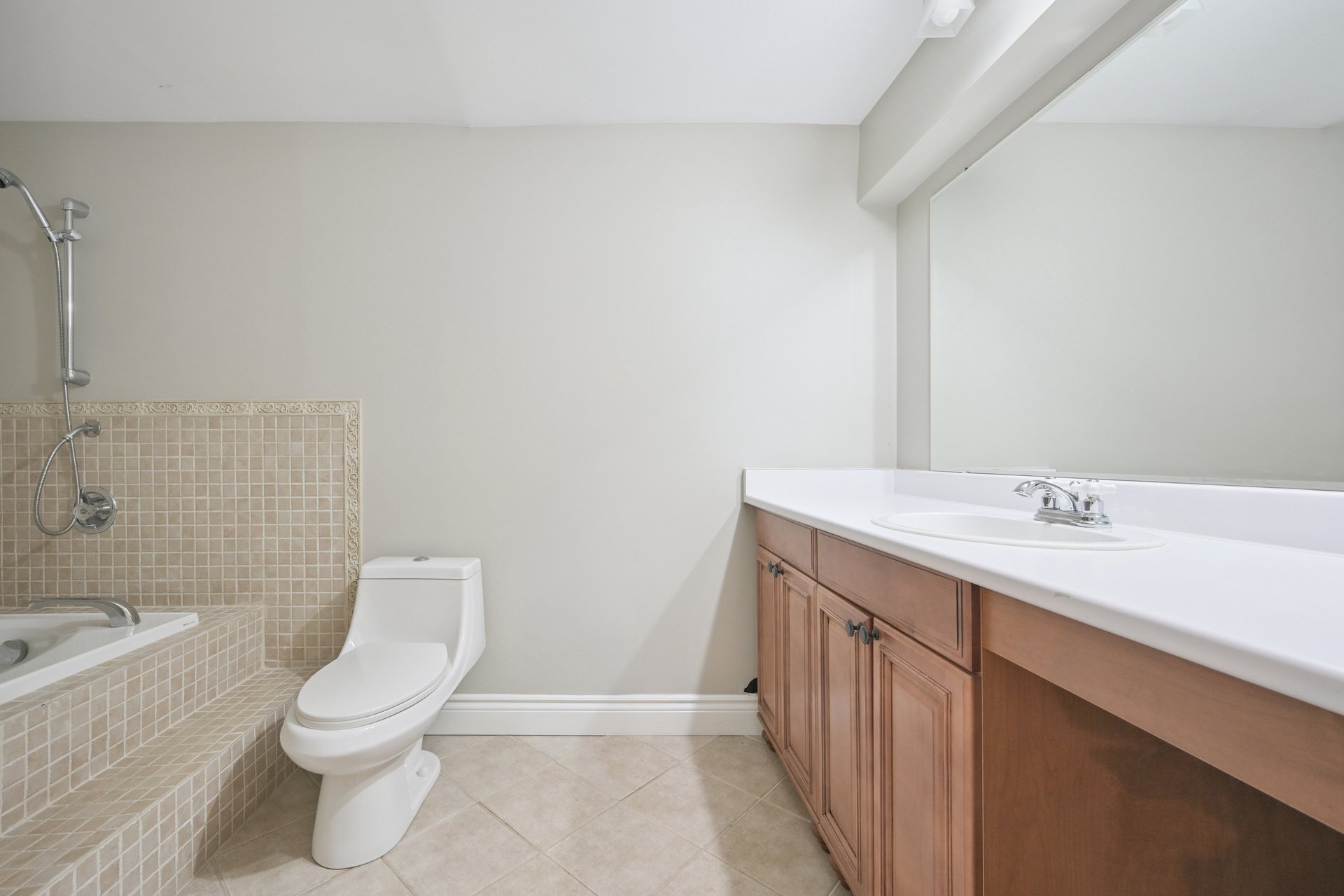 Prestigious Glen Abbey living with a backyard made for summer