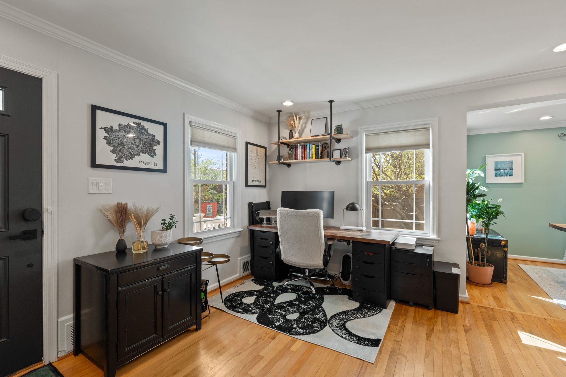 Crown Jewel of Jefferson Manor - 1/2 mile to Metro