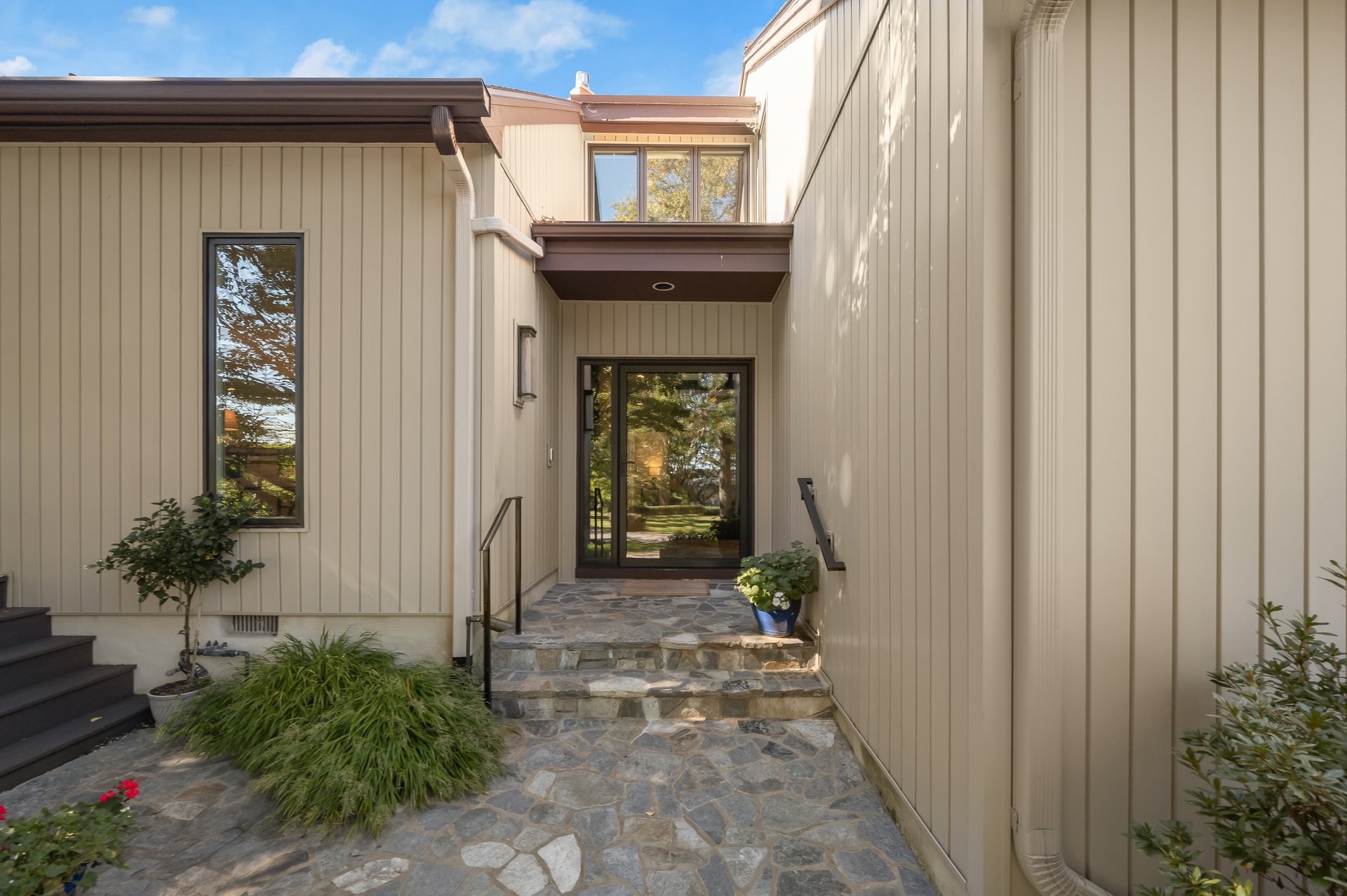 668 Broadwater Way
