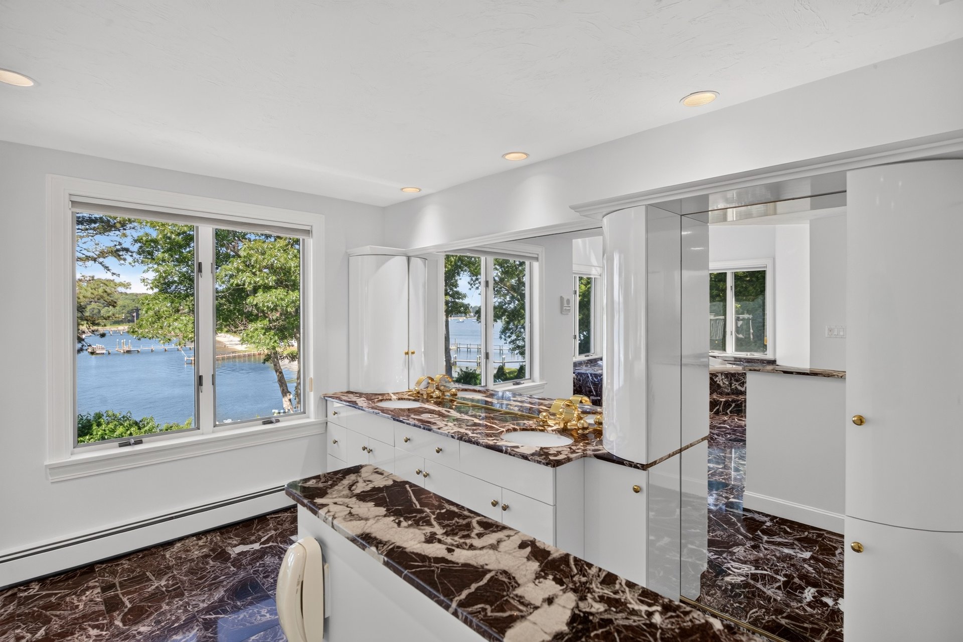 Breathtaking views over West Bay and Eel River