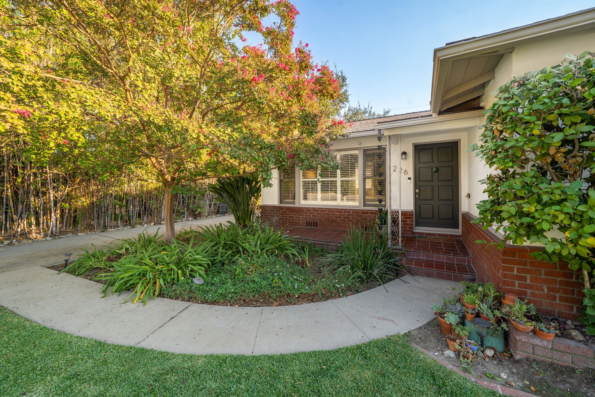 226 E Villanova