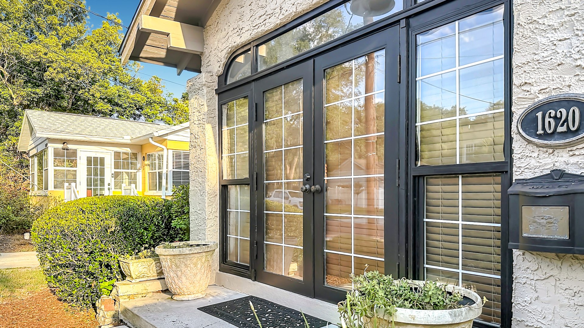 Charming 1925 Bungalow with Guesthouse in Orlando's Colonialtown