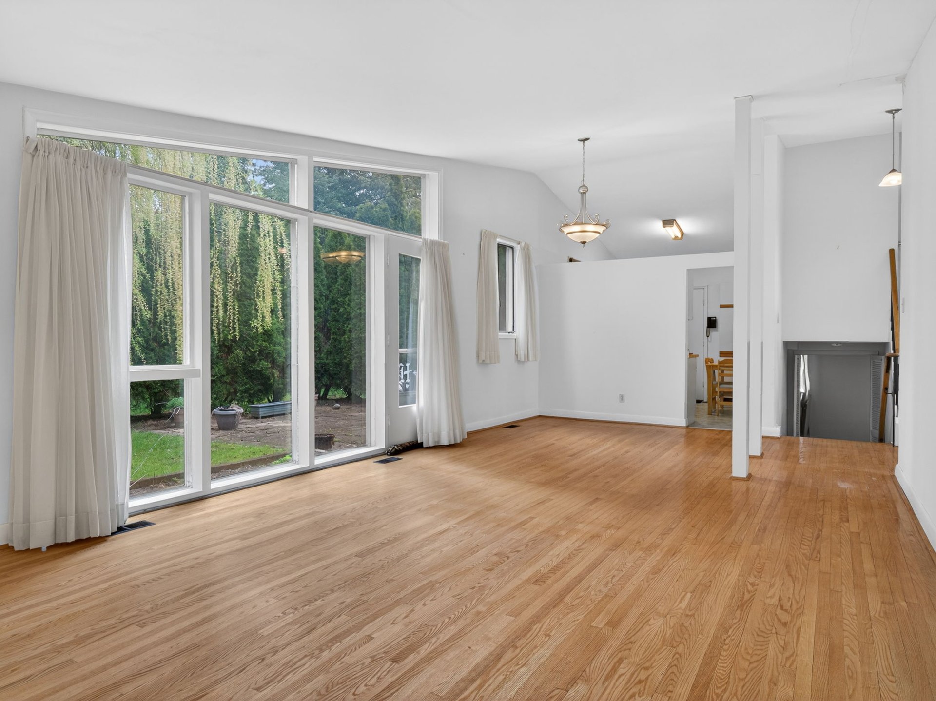 SOLD: Quiet Cul-De-Sac Residence