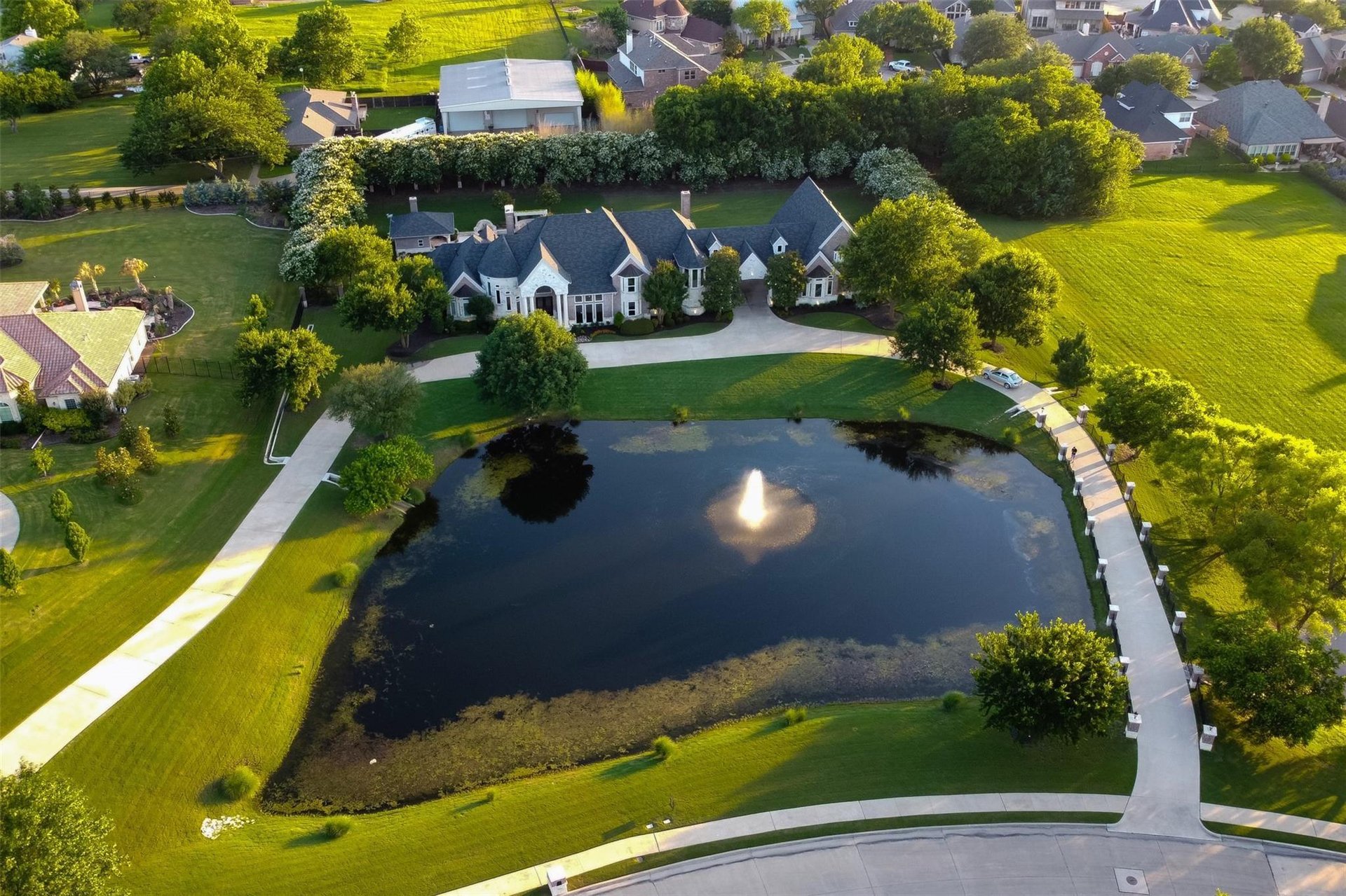 Exquisite Estate On 2.5 Acres - Heath, TX