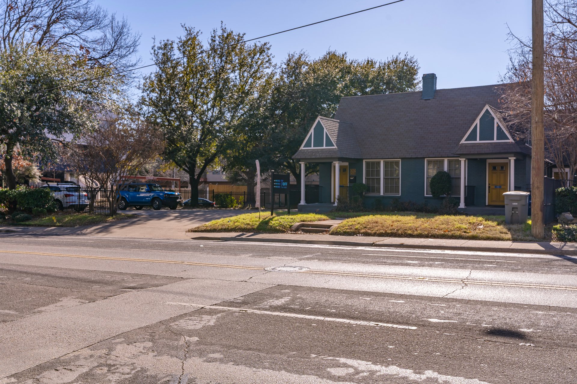 4231-4233 Cedar Springs Rd