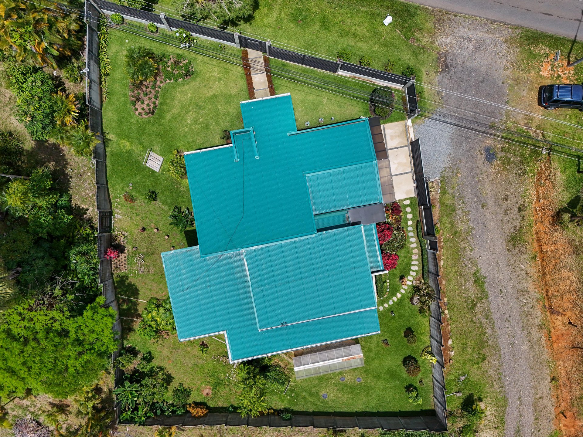 5-BEDROOM CHIRRIPO MOUNTAIN VIEW HOME WITH EASY ACCESS, PREMIUM FINISHES, FRUIT TREES AND LANSCAPED – 0.22 ACRES