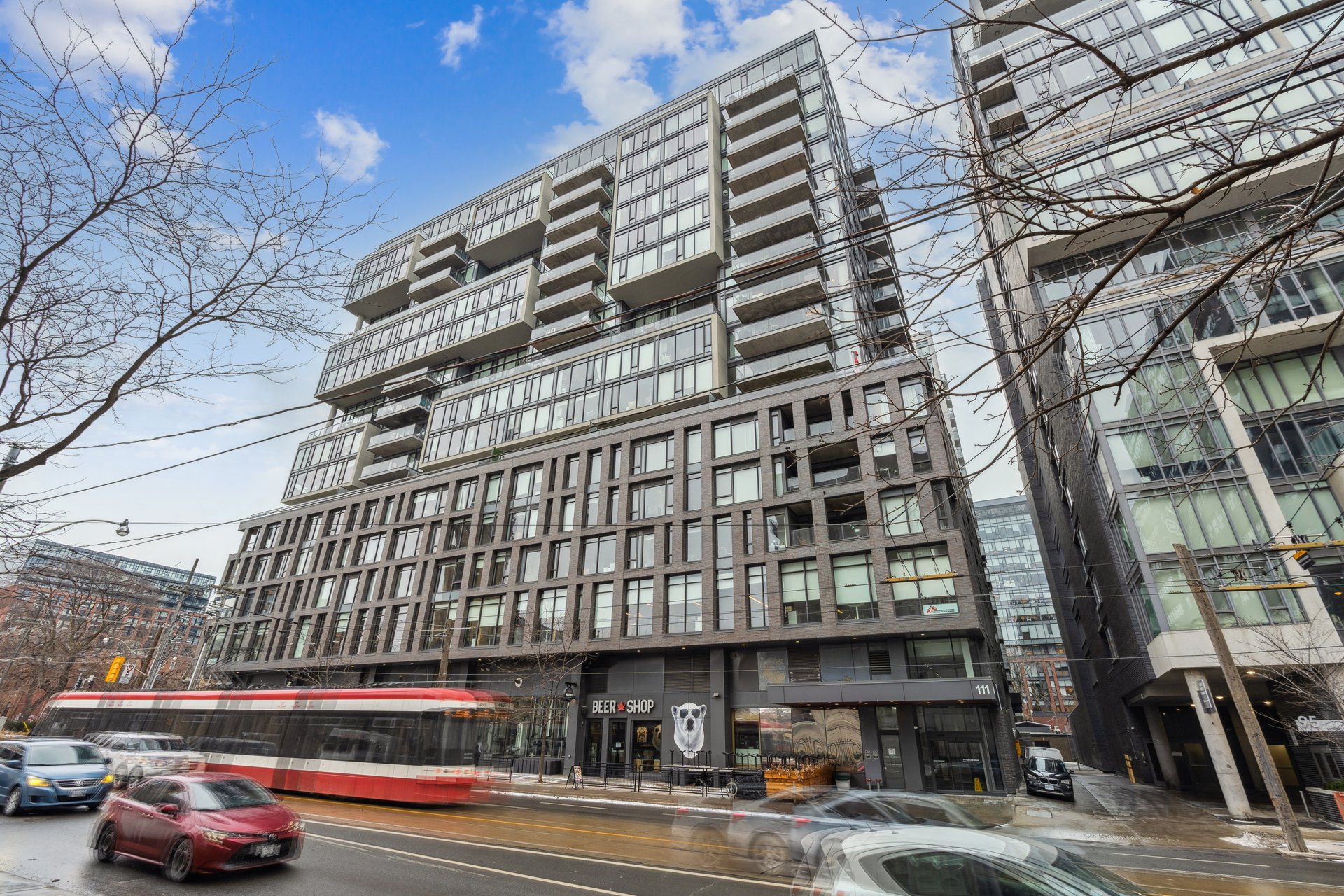 111 Bathurst St 423
