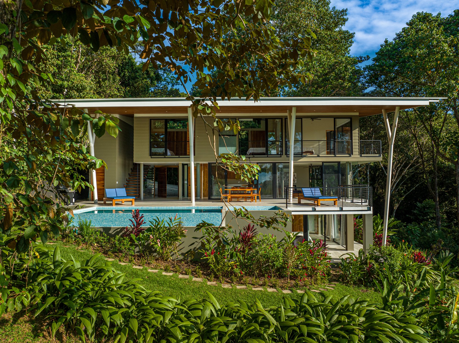 4 Bedroom Jungle Paradise with Ocean Views