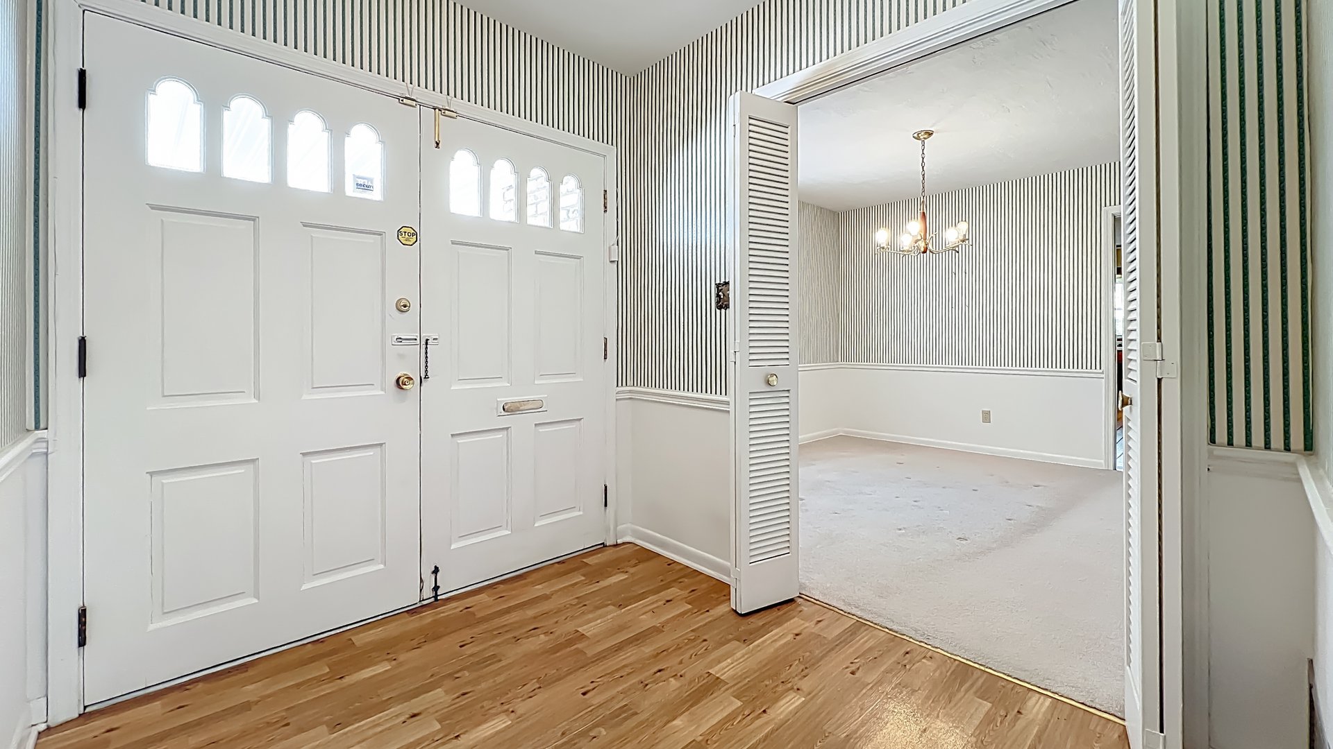Mid-Century Modern 4-Bedroom in Dommerich Hills, Maitland