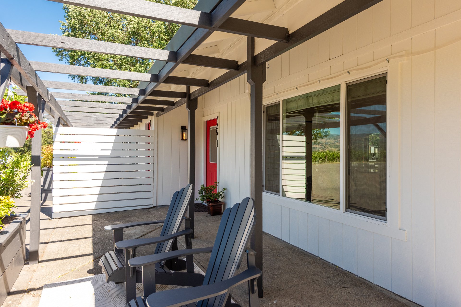 725 Lytton Station