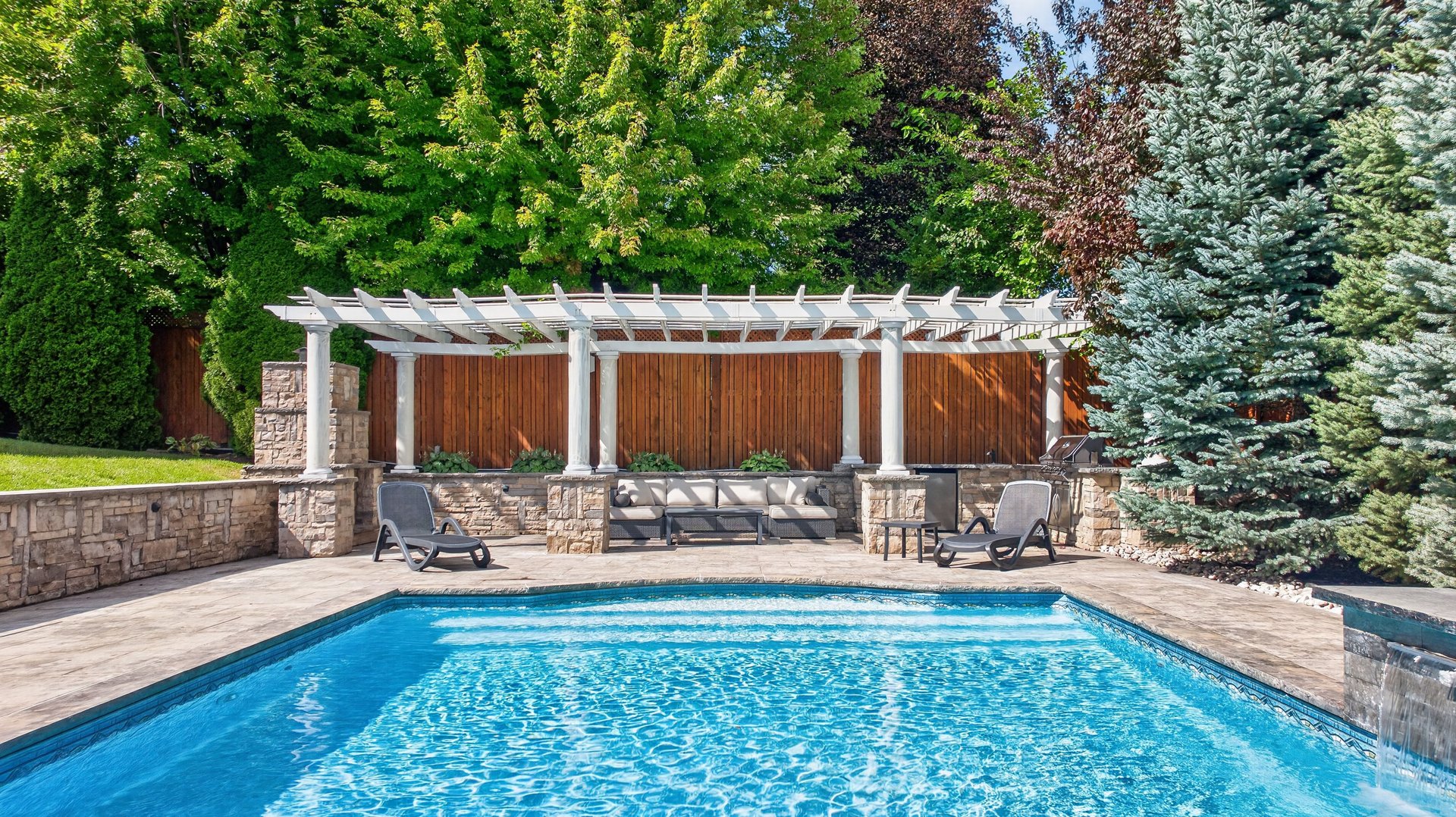 2513 Sharon Cres