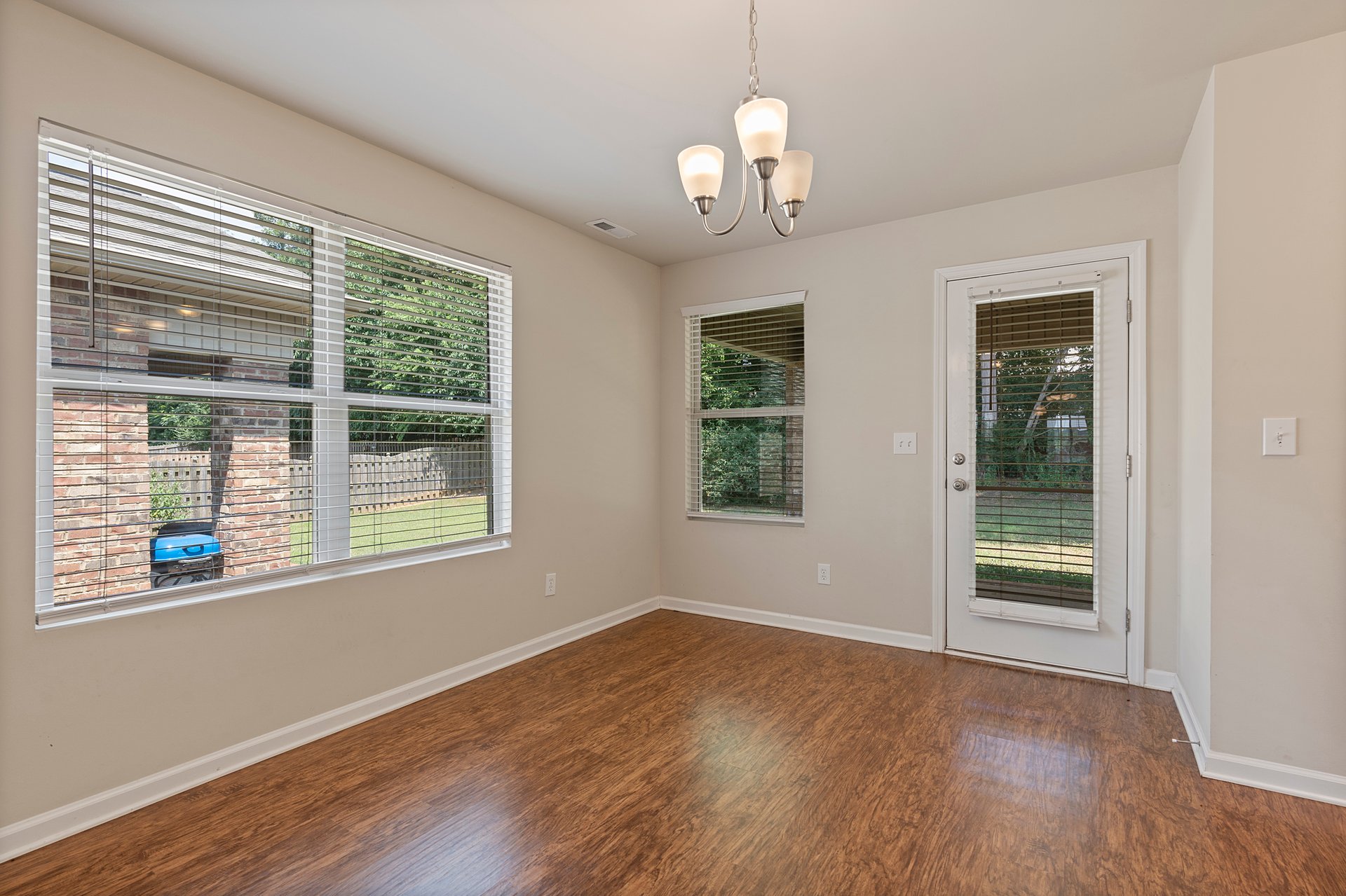 MADISON CITY SCHOOLS! Charming Home in a Great Location!