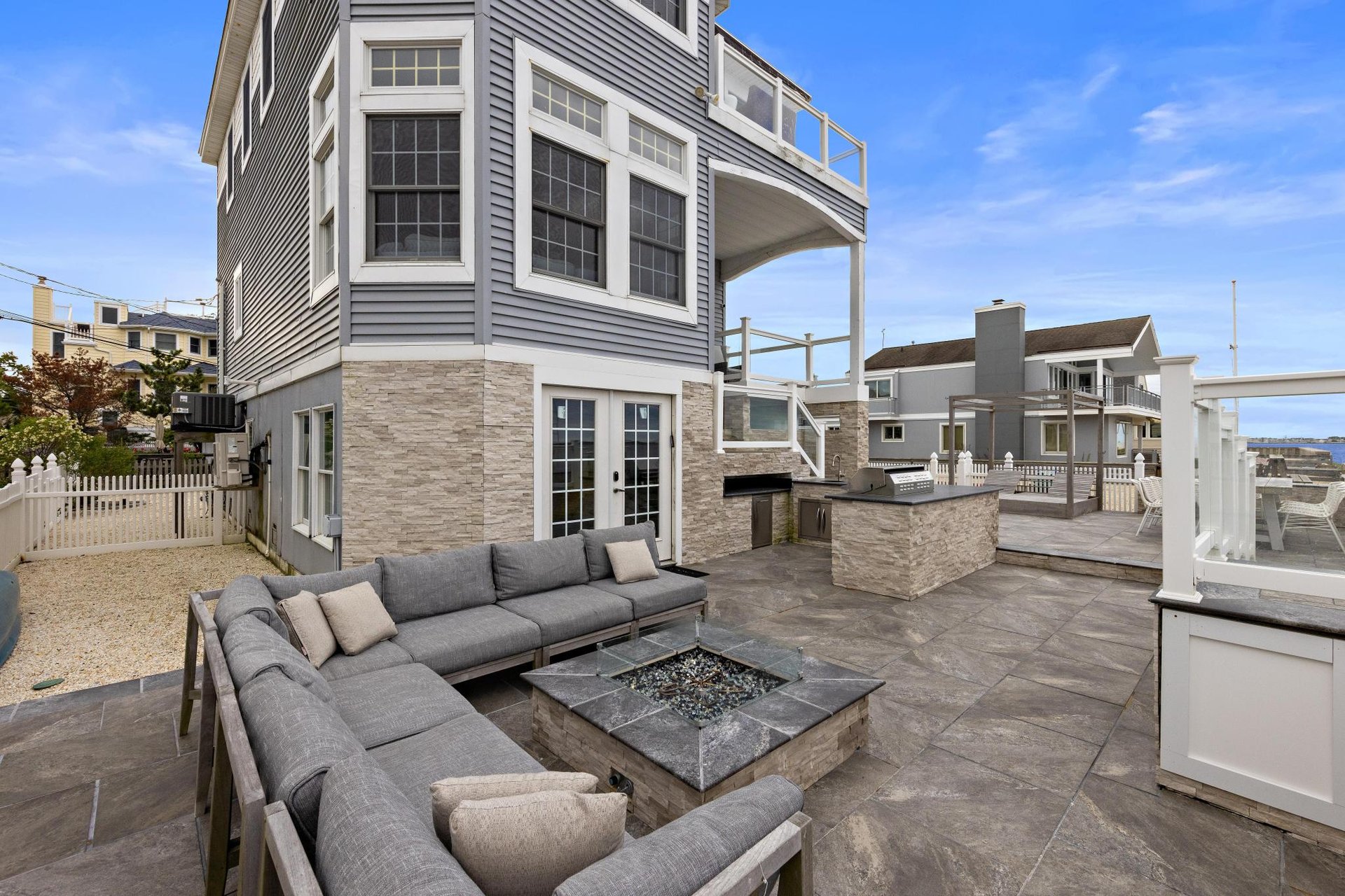 83 W California Avenue