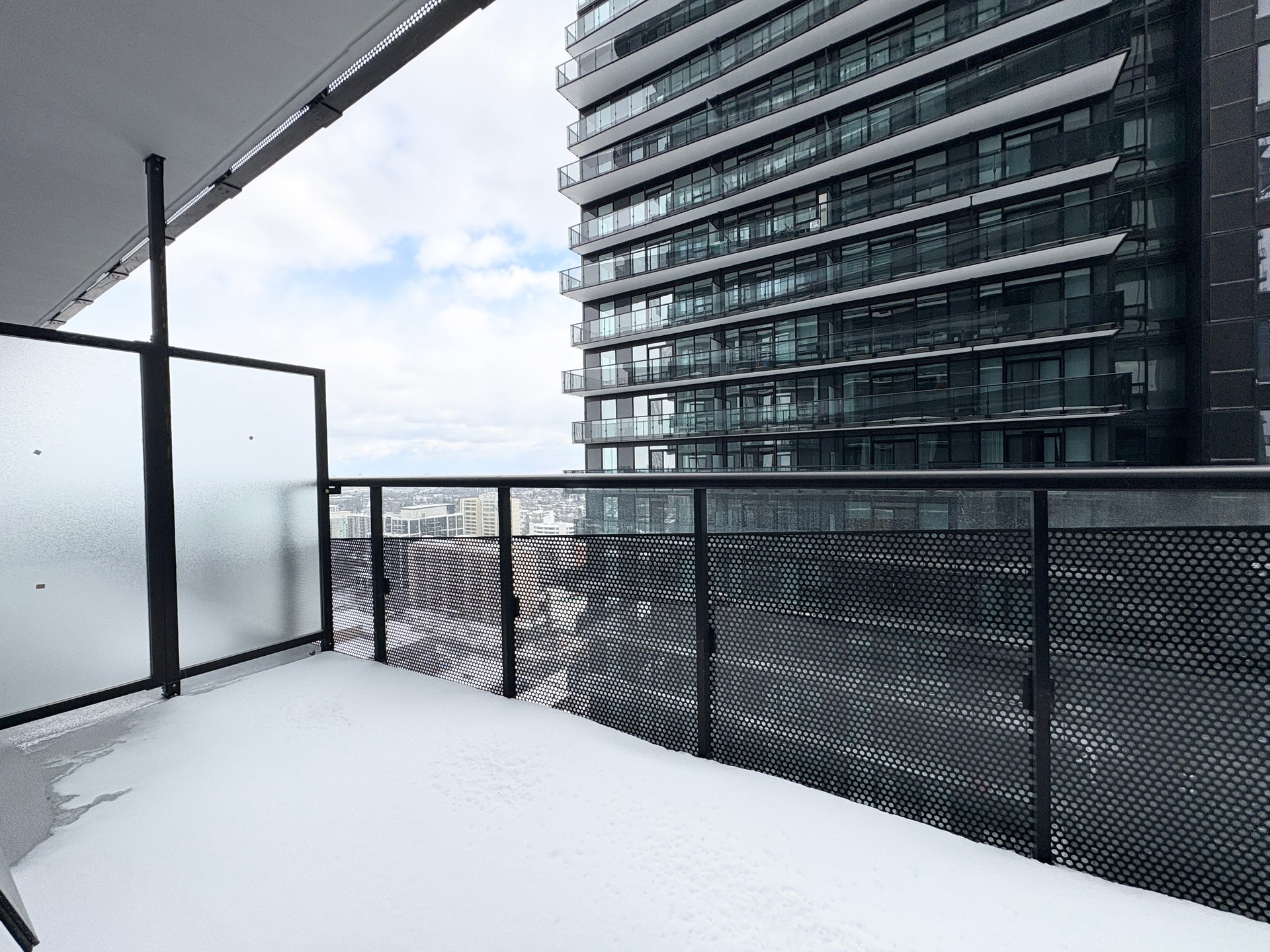 117 Broadway Ave W Unit: 2401