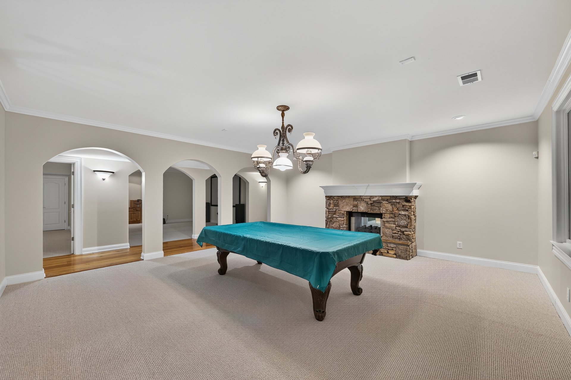 1055 Hedgerose Lane