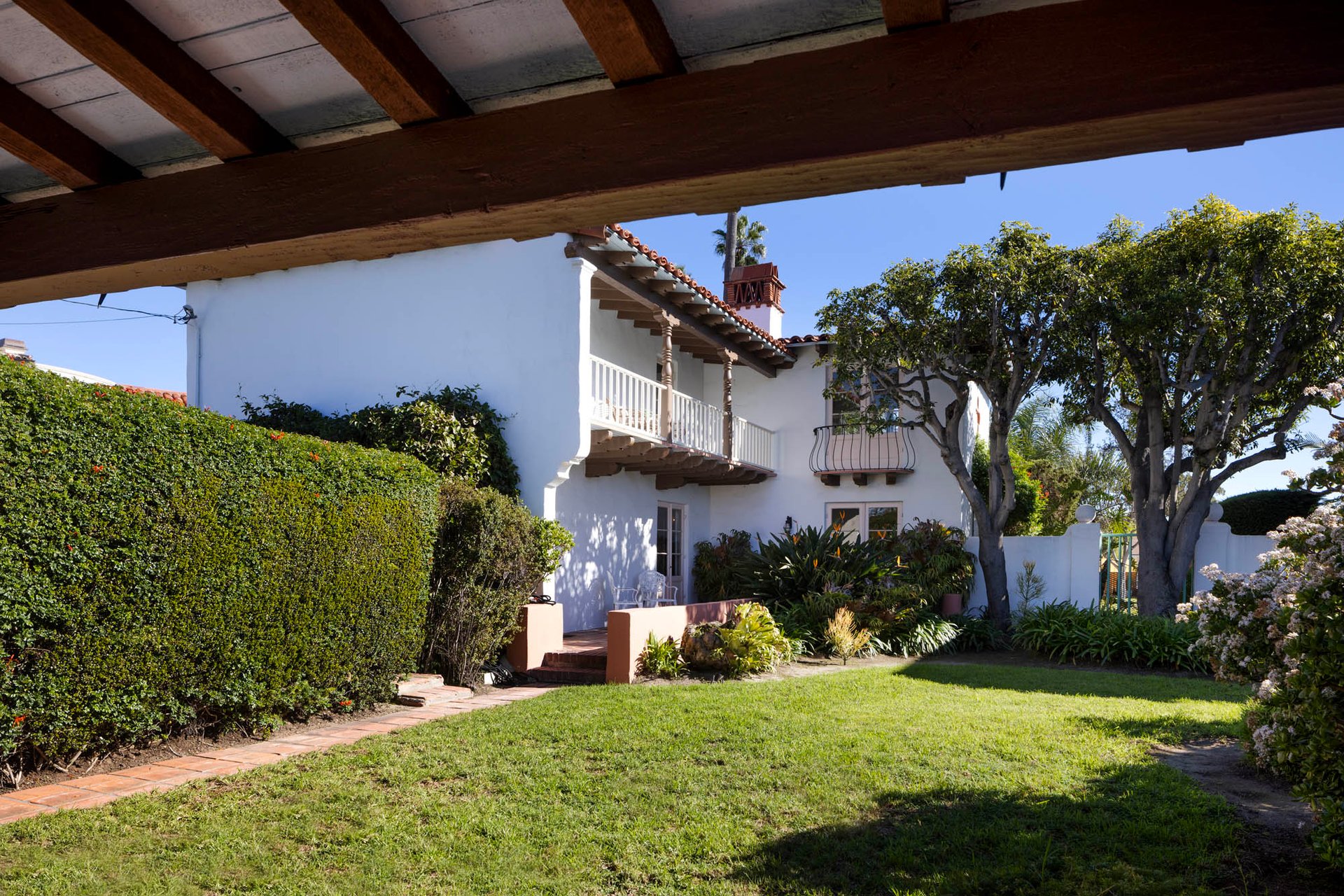 212 W Avenida Valencia