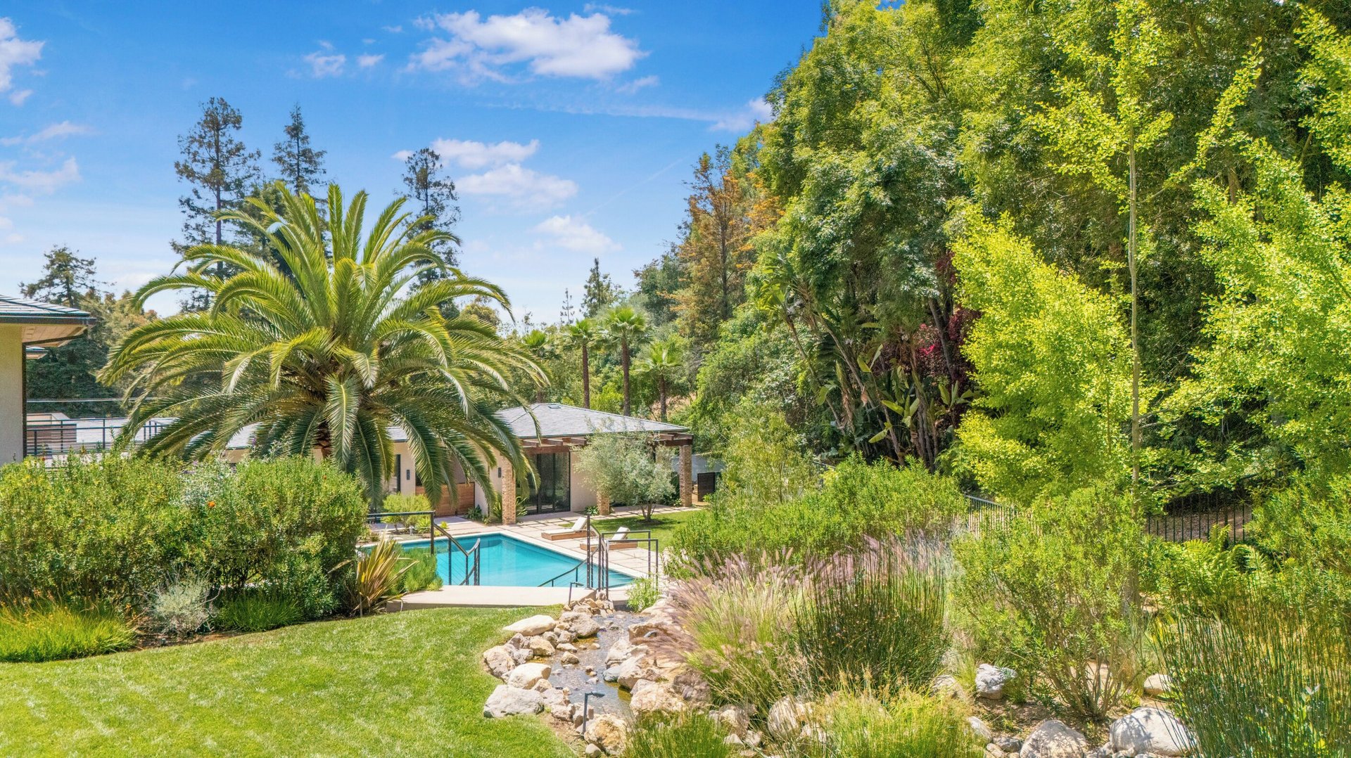 Bowmont Dr, 90210