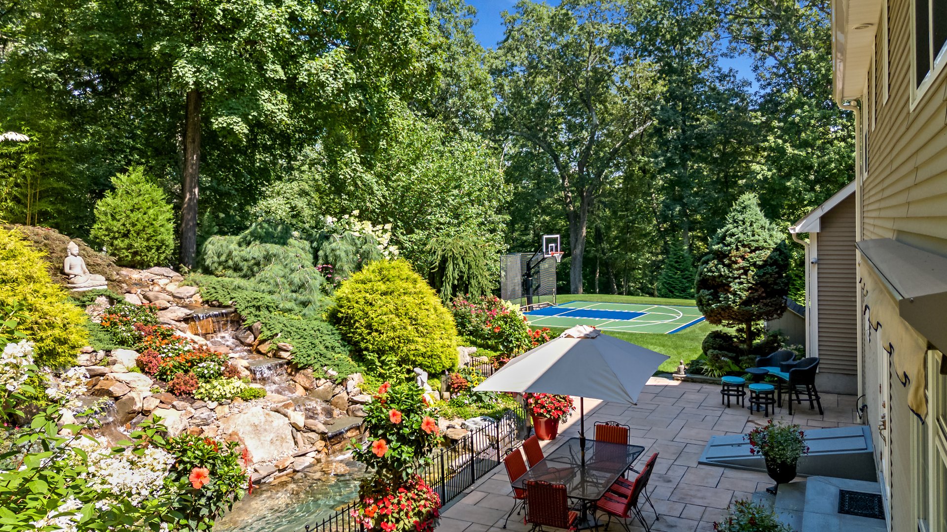 18 N Nabby Rd, Danbury, CT 06811