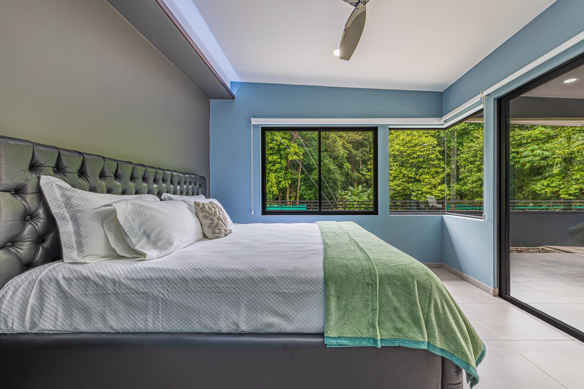 Gorgeous Brand New 3br Home close to Dominical with extra land.