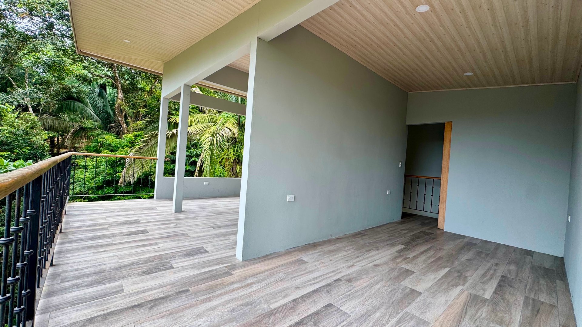 Investment Opportunity in Playa Hermosa – Fixer-Upper with Great Potential!