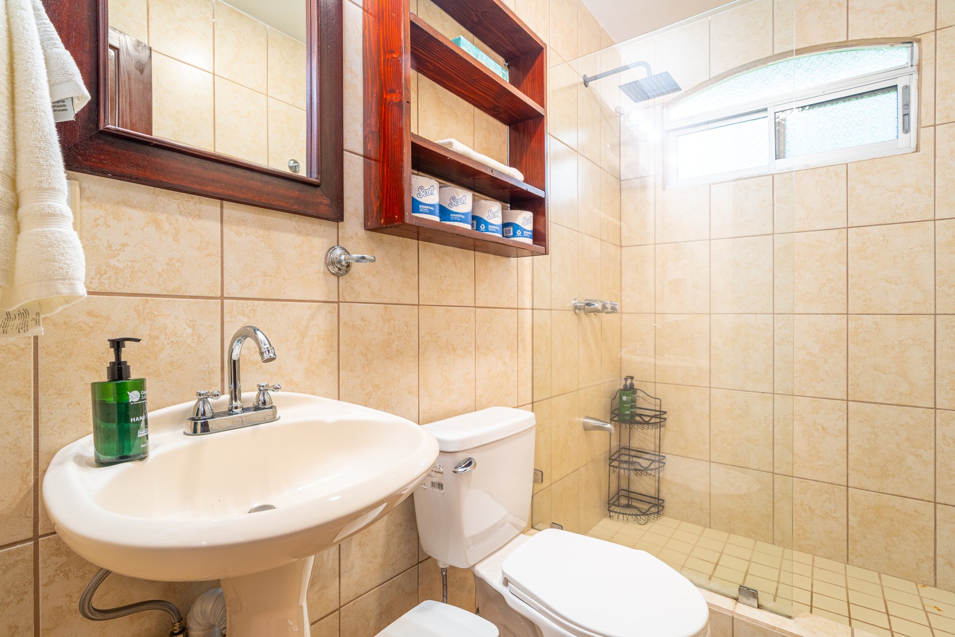 Casa Luna, 3bed /3bath Private Oasis, Convenient Location