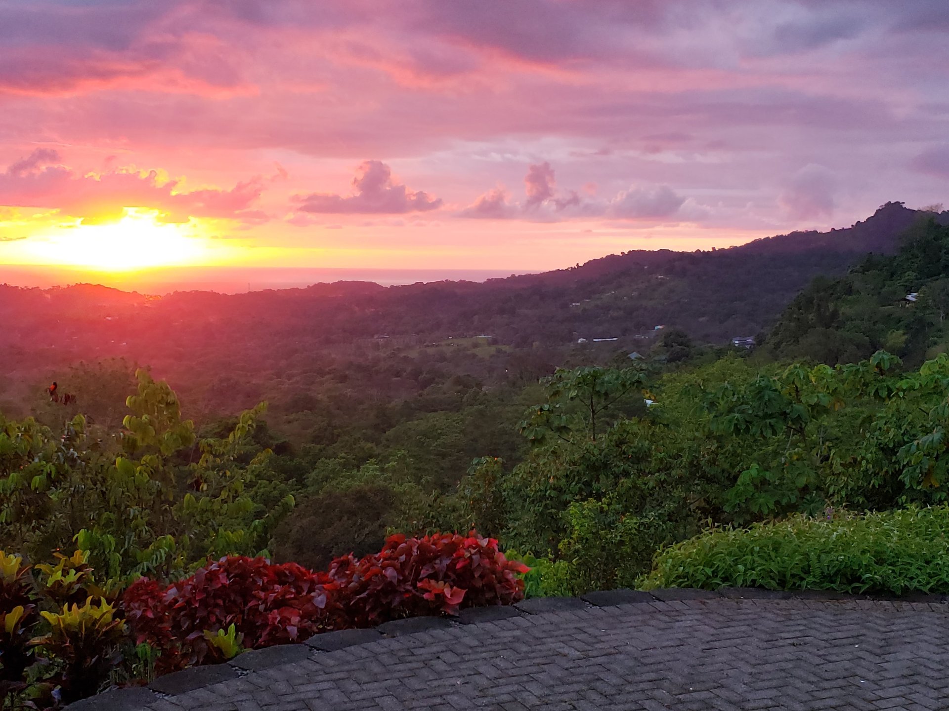 Ojochateau - Rare Ocean & Mountain View 4BR Home in Costa Rica