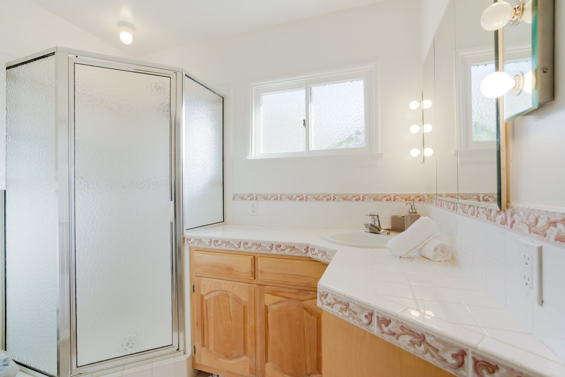 Melba Ave, 91367