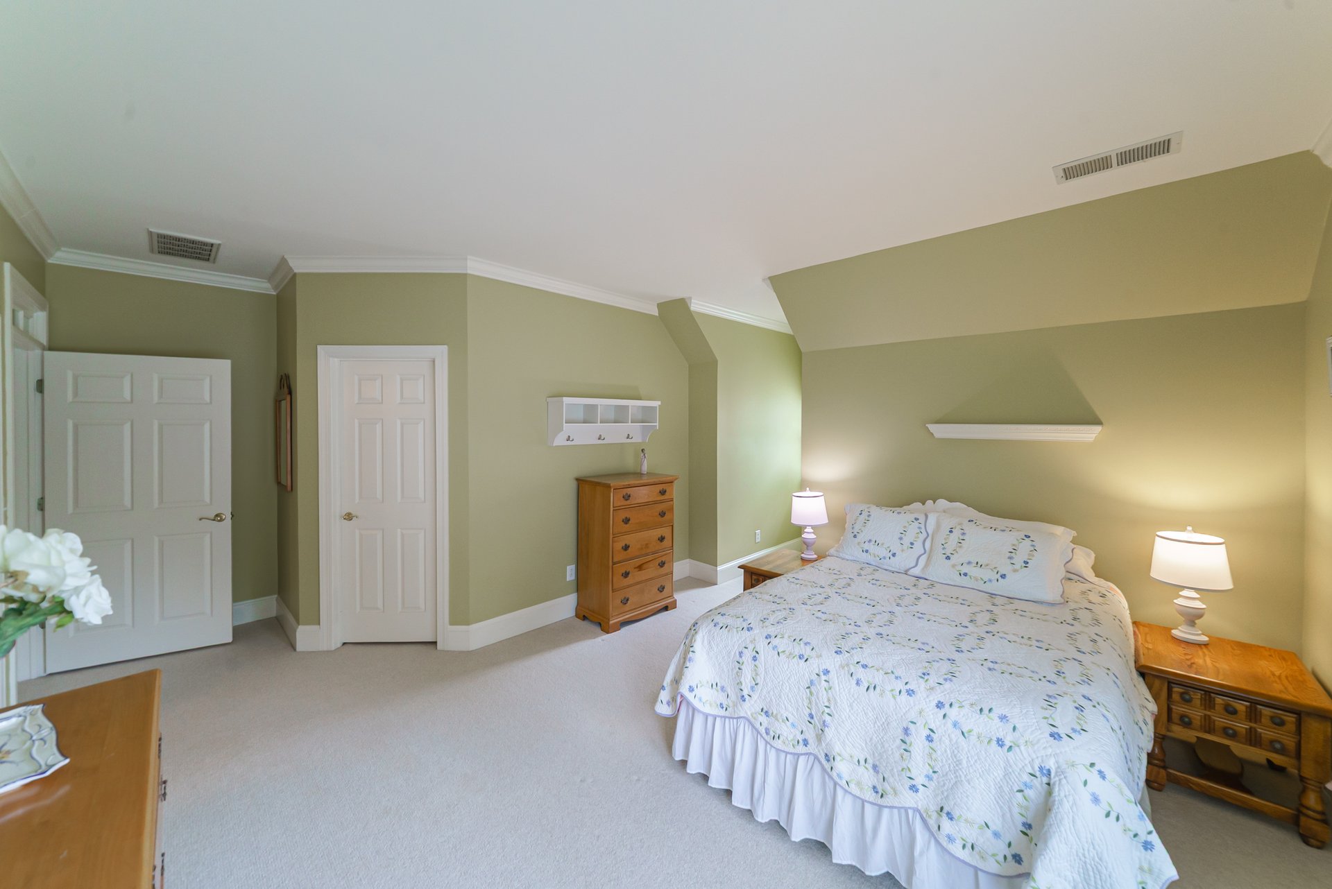 29-Acre Equestrian Estate with 14-Stall Barn